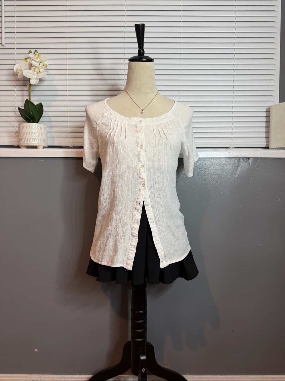 Basic Editions Cream Short Sleeve Button-Front Knit Top